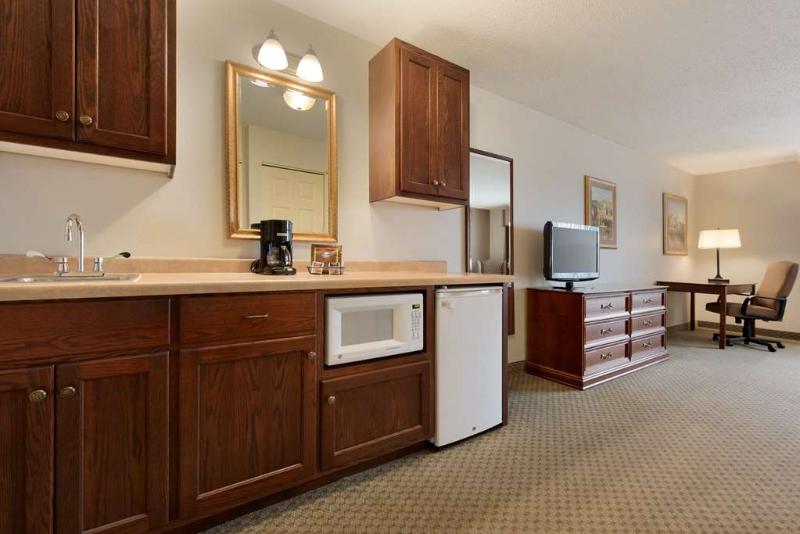 Country Inn & Suites By Radisson St. Cloud East Mn image