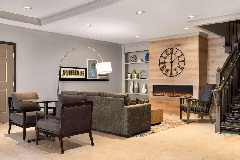 Country Inn & Suites By Radisson St. Cloud East Mn image