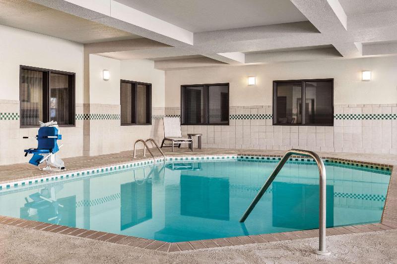 Country Inn & Suites By Radisson St. Cloud East Mn image