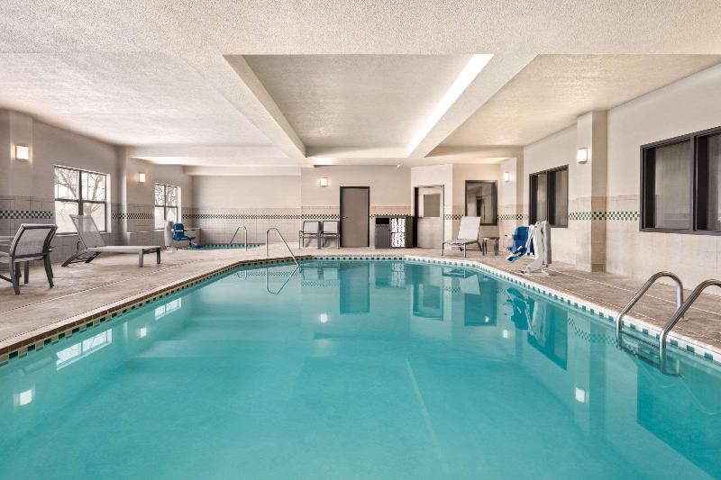 Country Inn & Suites By Radisson St. Cloud East Mn image