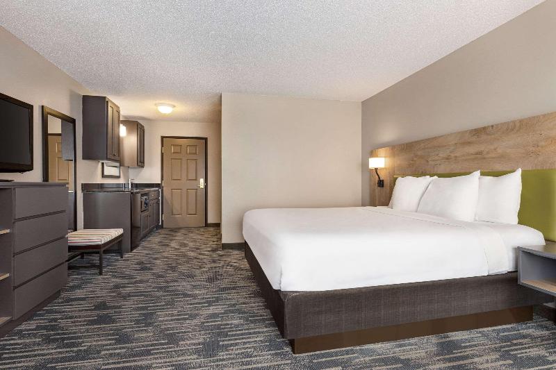 Country Inn & Suites By Radisson St. Cloud East Mn image