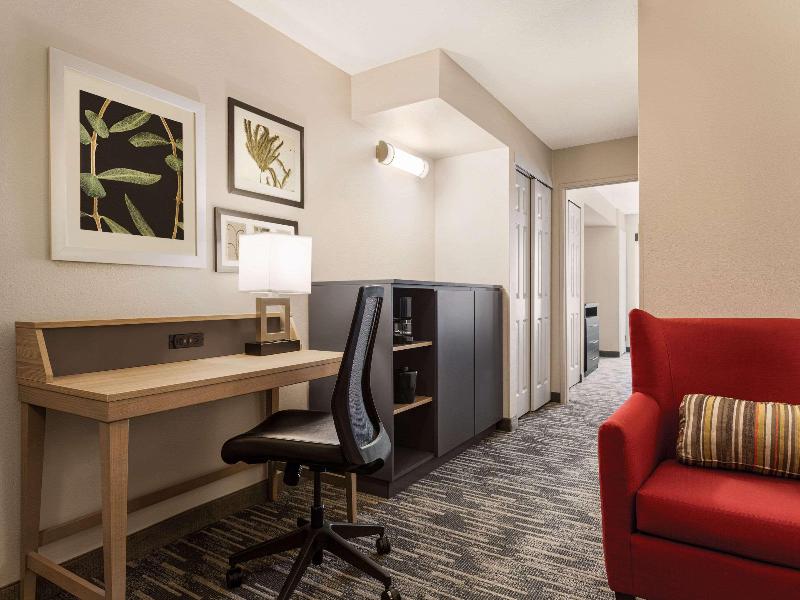 Country Inn & Suites By Radisson St. Cloud East Mn image
