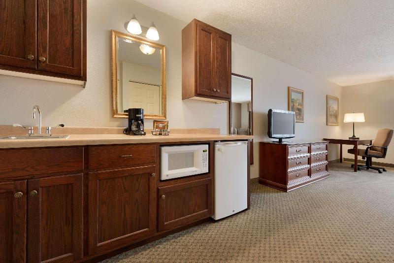Country Inn & Suites By Radisson St. Cloud East Mn image