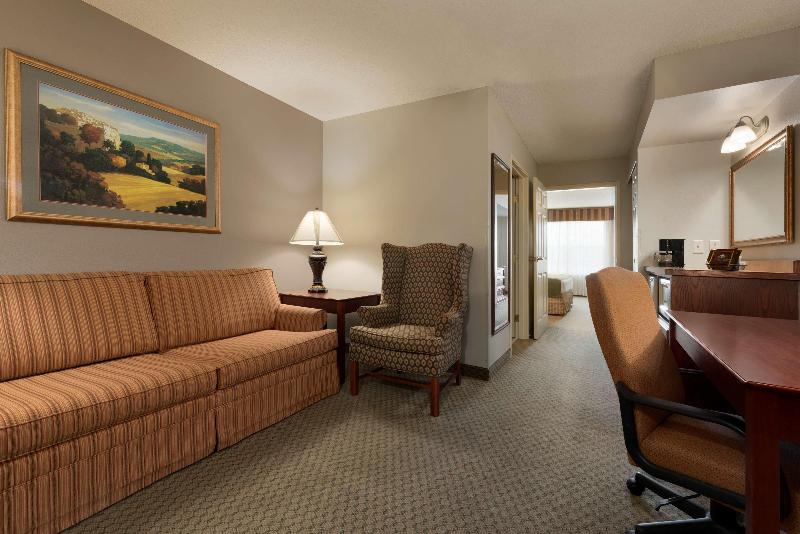 Country Inn & Suites By Radisson St. Cloud East Mn image