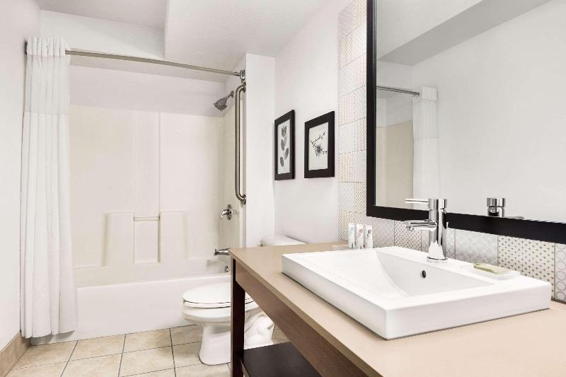 Country Inn & Suites By Radisson St. Cloud East Mn image