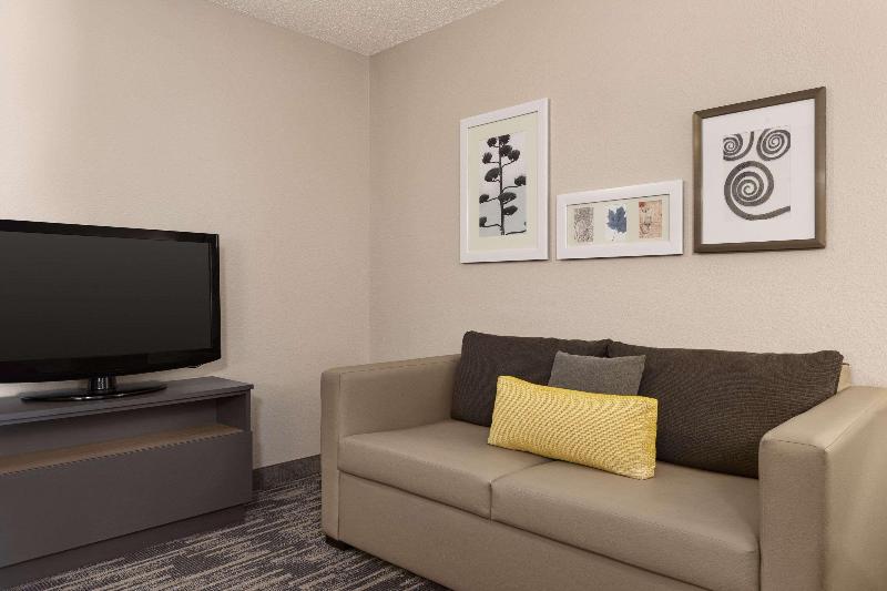 Country Inn & Suites By Radisson St. Cloud East Mn image