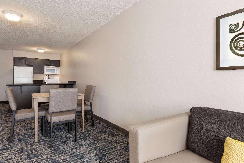 Country Inn & Suites By Radisson St. Cloud East Mn image