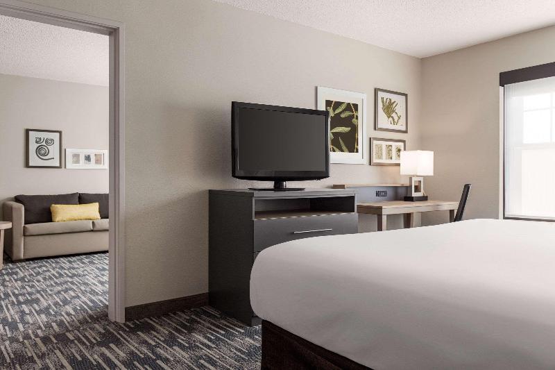 Country Inn & Suites By Radisson St. Cloud East Mn image