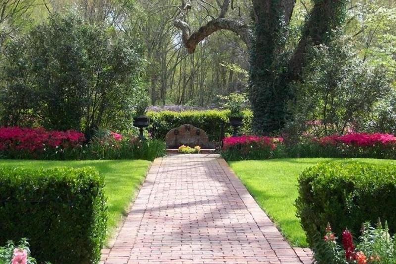 Monmouth Historic Inn & Gardens image