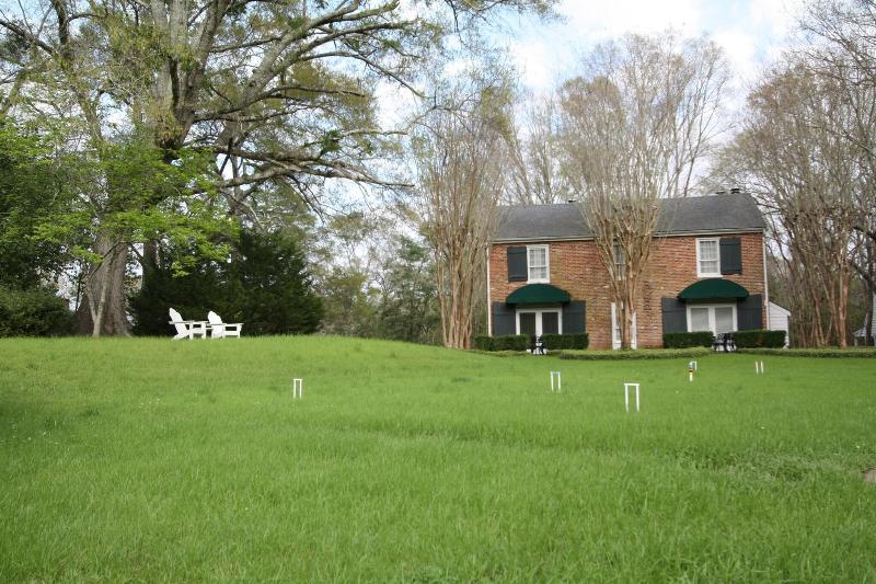Monmouth Historic Inn & Gardens image