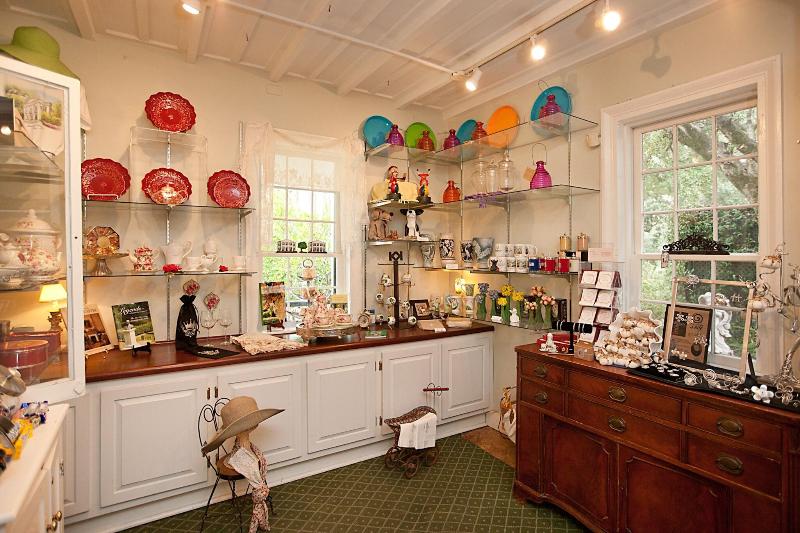 Monmouth Historic Inn & Gardens image