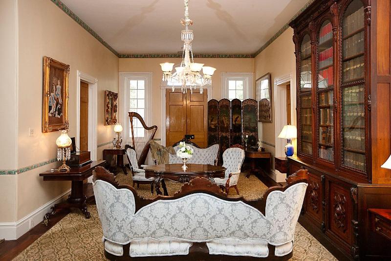 Monmouth Historic Inn & Gardens image