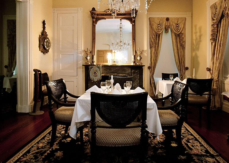 Monmouth Historic Inn & Gardens image