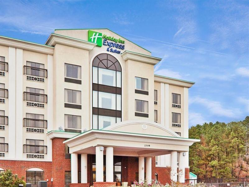 HOLIDAY INN EXPRESS HOTEL AND SUITES WILSON-DOWNTOWN