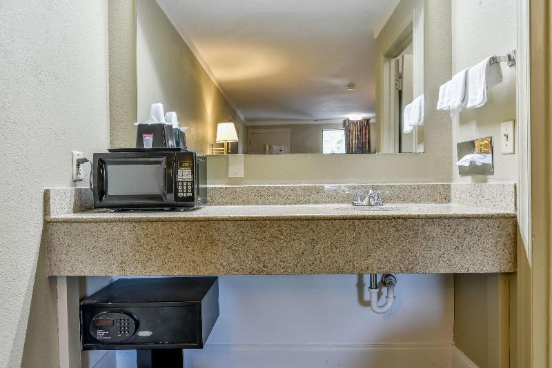 Wake Inn Hotel image