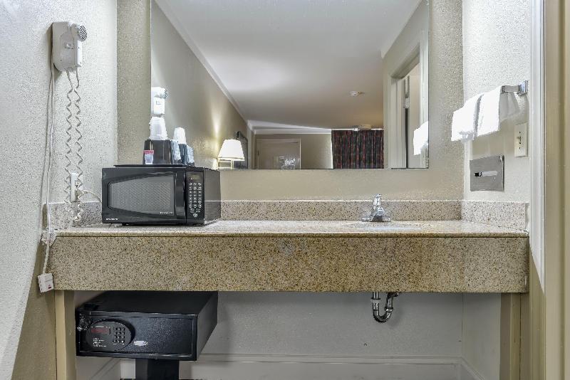 Wake Inn Hotel image