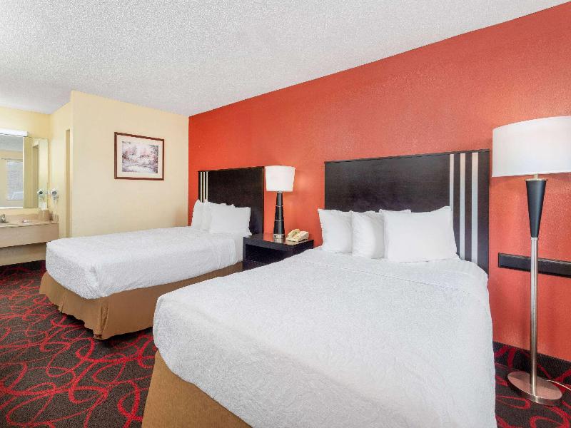 Travelodge by Wyndham Richmond IN image