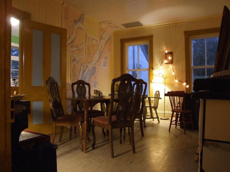 Auberge Du Cafe Chez Sam image