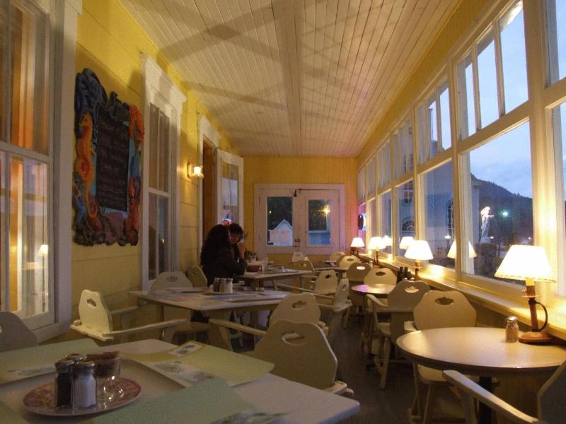 Auberge Du Cafe Chez Sam image