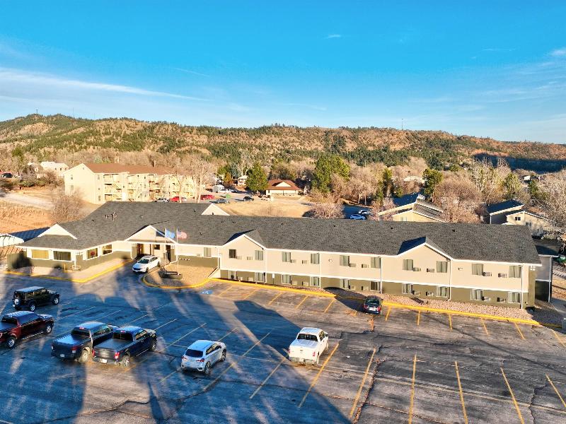 Super 8 By Wyndham Hot Springs image