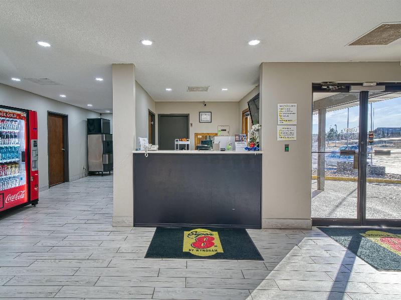Super 8 By Wyndham Hot Springs image
