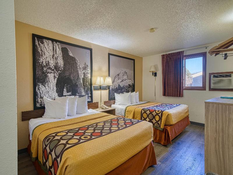 Super 8 By Wyndham Hot Springs image