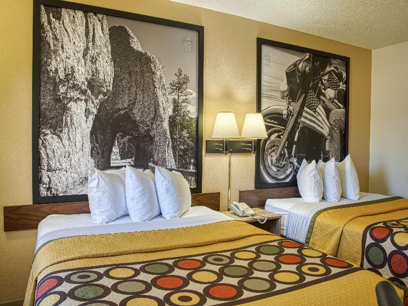 Super 8 By Wyndham Hot Springs image