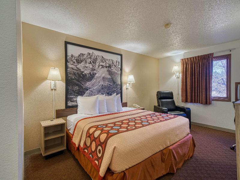 Super 8 By Wyndham Hot Springs image