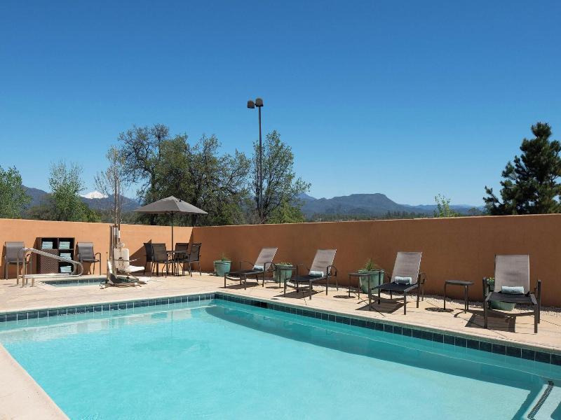 Fairfield Inn & Suites Redding