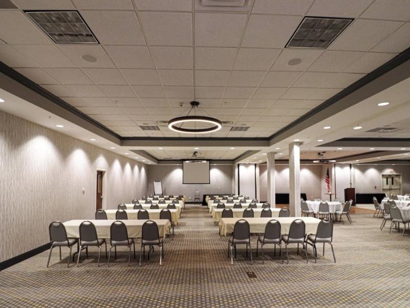 Holiday Inn Quincy image