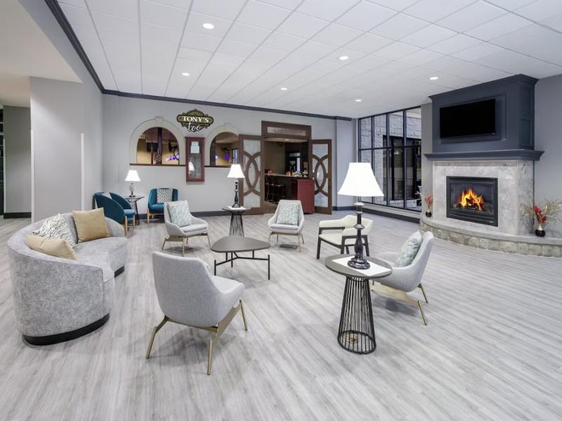 Holiday Inn Quincy image