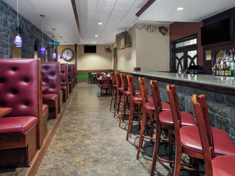 Holiday Inn Quincy image