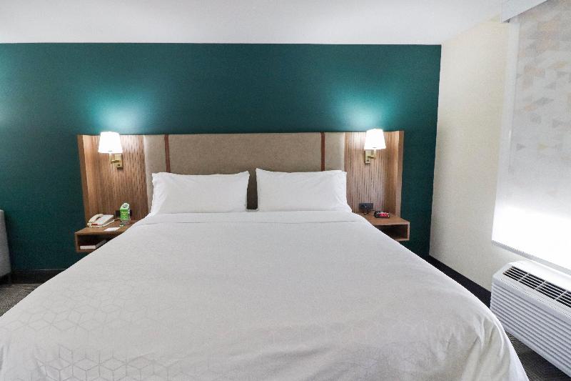 Holiday Inn Quincy image