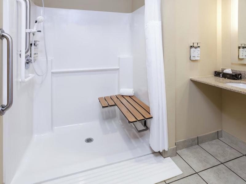 Holiday Inn Quincy image