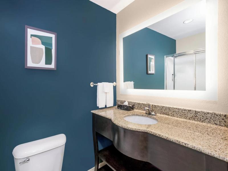 Holiday Inn Quincy image