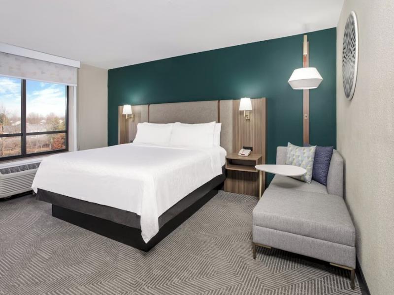 Holiday Inn Quincy image