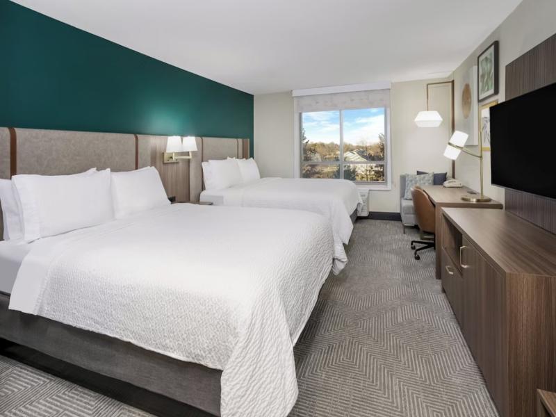 Holiday Inn Quincy image
