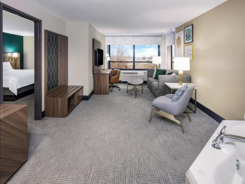 Holiday Inn Quincy image