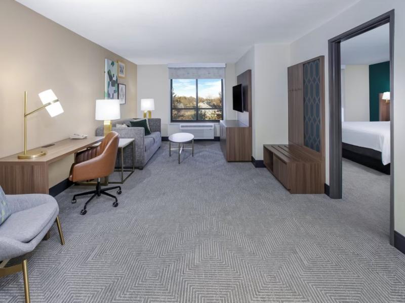 Holiday Inn Quincy image