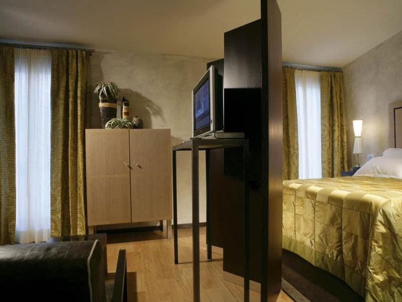 Intown Luxury House image