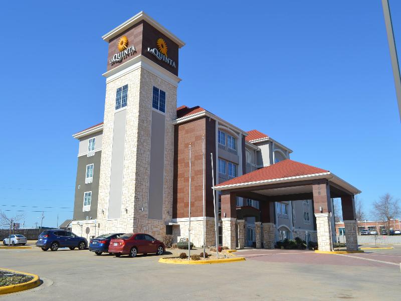 La Quinta Inn & Suites Bryant — exterior view