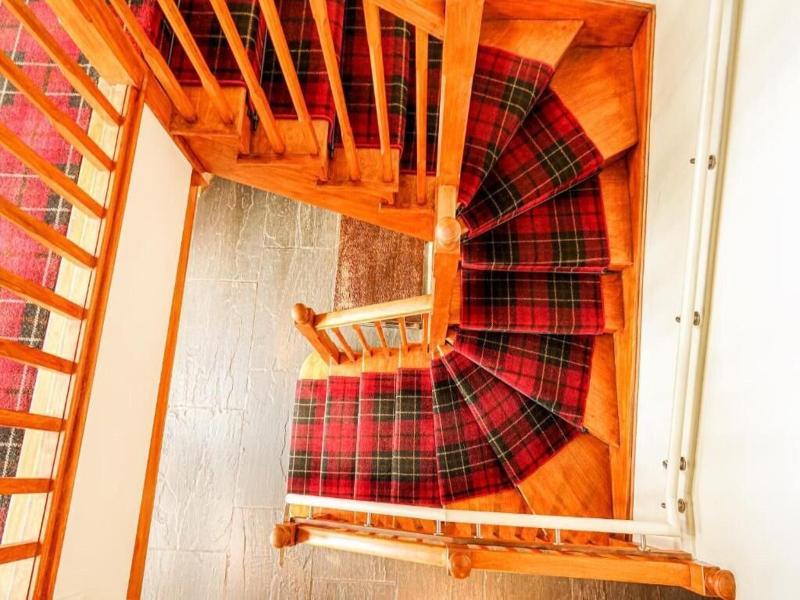 Oak Tree Inn image