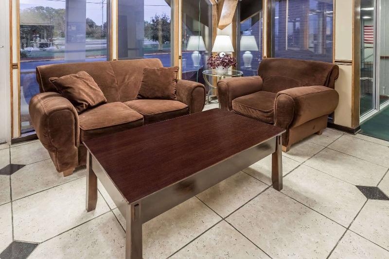 Rodeway Inn & Suites