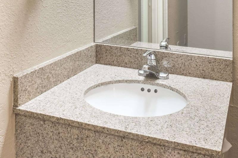 Rodeway Inn & Suites