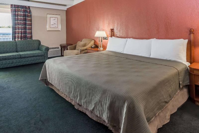 Rodeway Inn & Suites