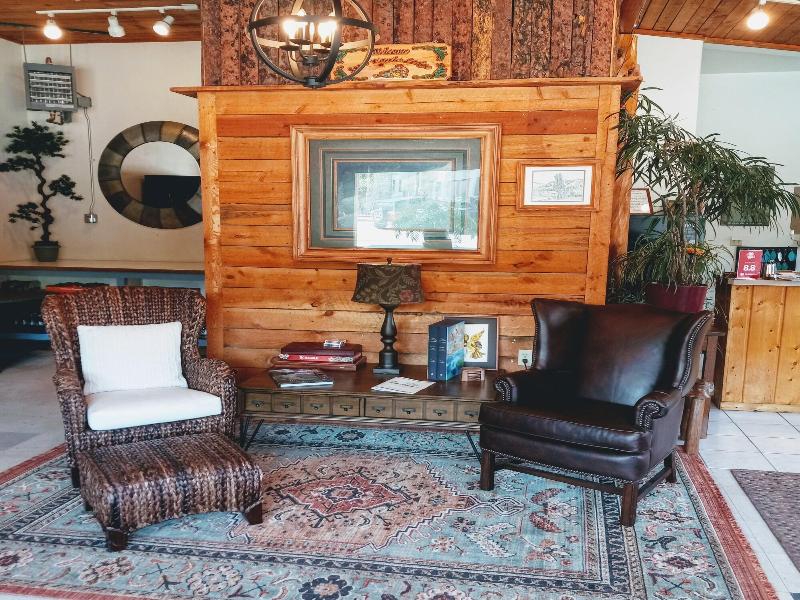 Lone Eagle Lodge And Snowmobile Rental image