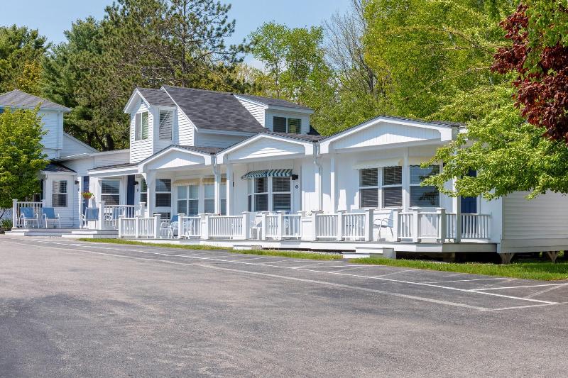 Glen Cove Inn & Suites Rockport image