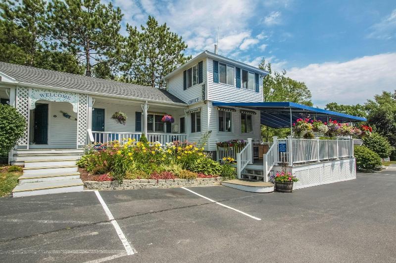 Glen Cove Inn & Suites Rockport image