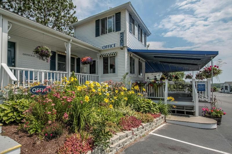 Glen Cove Inn & Suites Rockport image