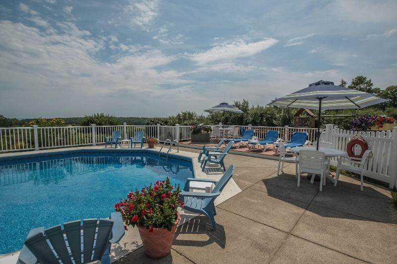 Glen Cove Inn & Suites Rockport image
